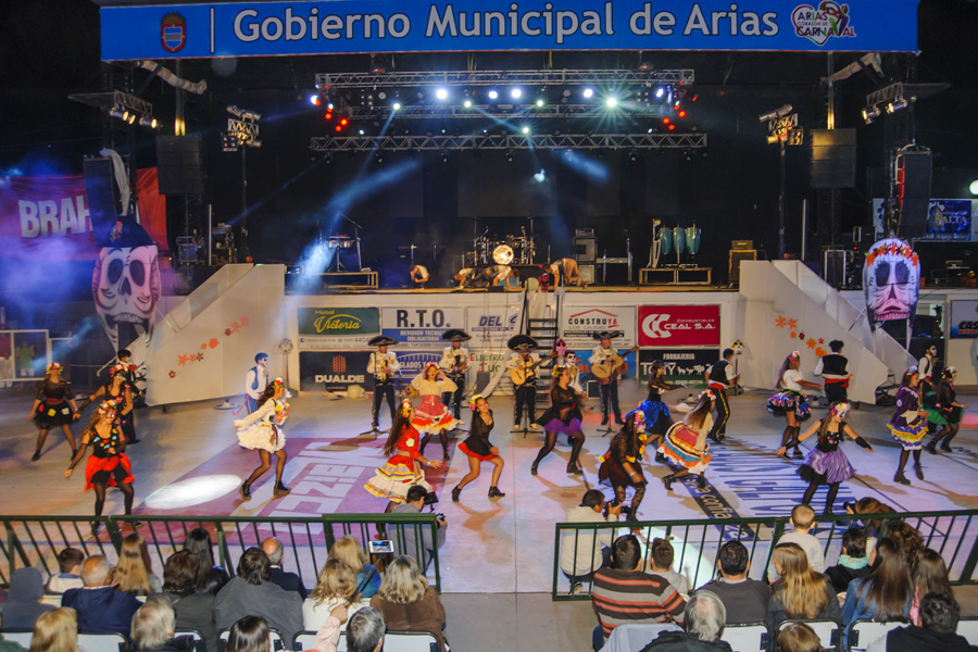Arias_Carnaval's tweet photo. ▶️ Tercera Noche 💃💆‍♀️🥁🎤
       Arias 💖de Carnaval
📸 G U S T A V O  L E V I T A
#carnavalesarias2020
#ariascorazondecarnaval https://t.co/vbLzKwKbgb