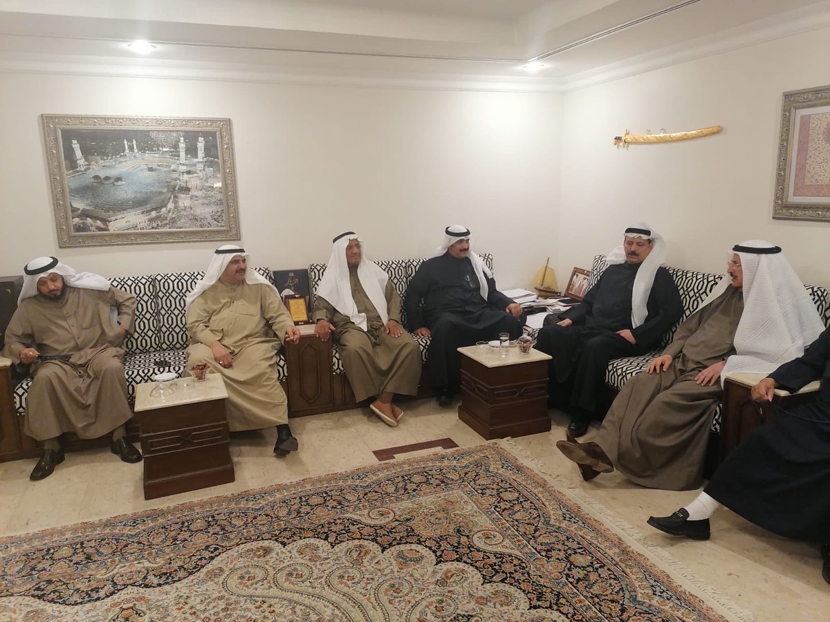 تشرفت اليوم بديواني بحضور نخبه من الأصدقاء في حفل عشاء أقمته على شرف الشيخ محمد الحاضر الرشيدي من جده