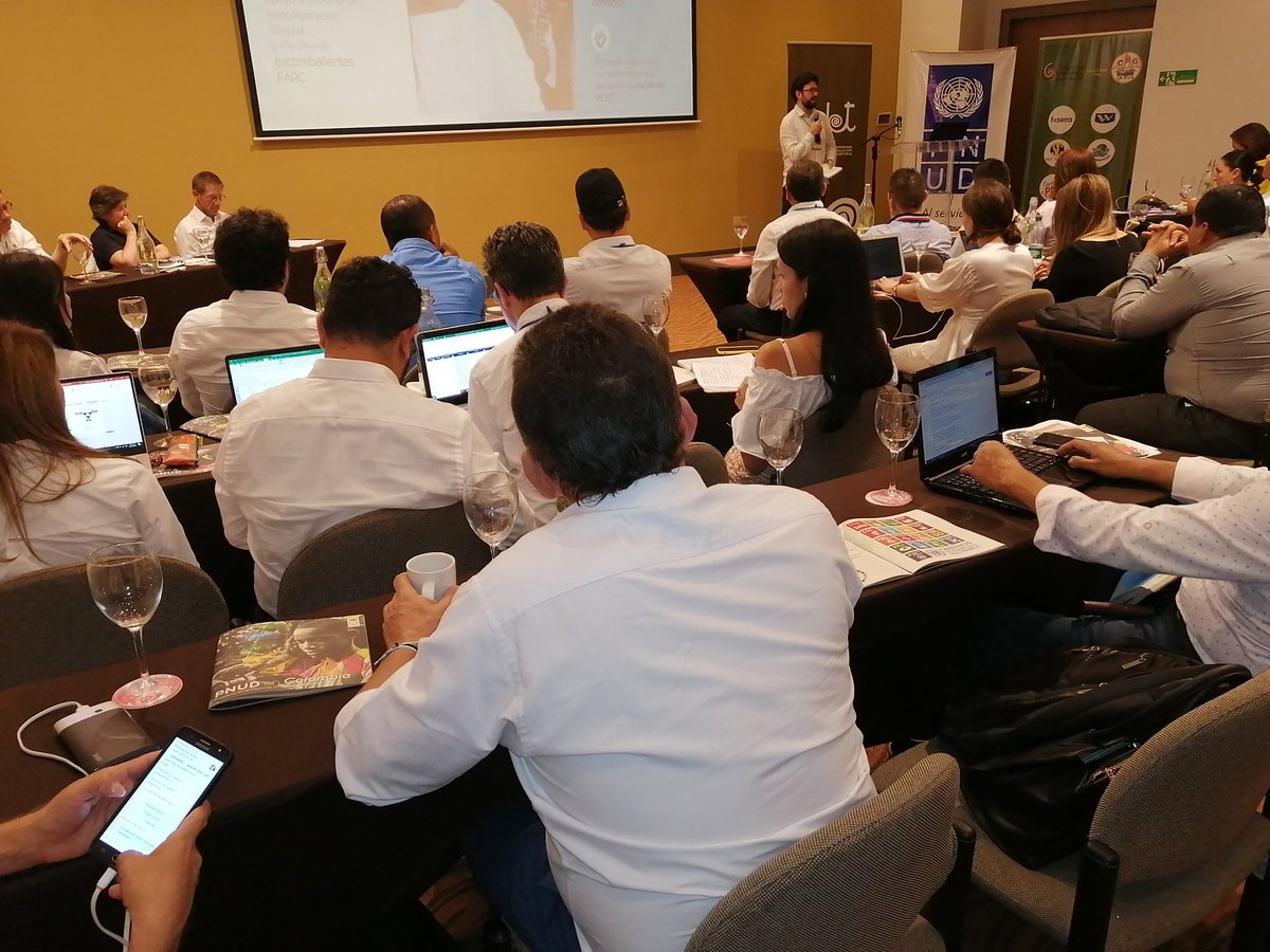 AntioquiaYondo's tweet photo. Fabián Echavarria Rangel continúa con la agenda programada para el día de hoy, esta vez asiste al encuentro de alcaldes PDET con el objetivo de Desarrollar un diálogo con los alcaldes de los 170 municipios en que se implementan los Planes de Desarrollo con Enfoque Territorial. https://t.co/UaFj7DadkP