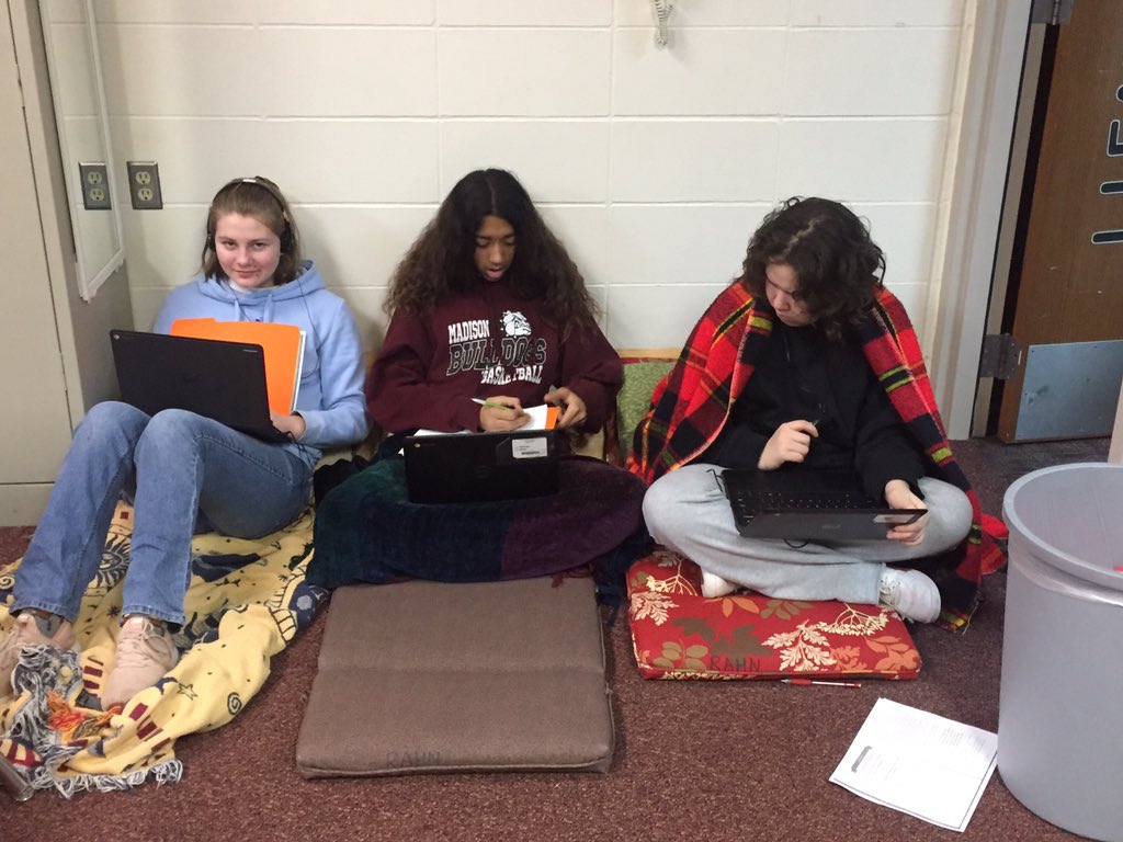 engrahn's tweet photo. Choosing Courage Ss work diligently on their Medal of Honor recipient presentations! @MadisonMSNews @engrahn https://t.co/6FvZGk0E1c