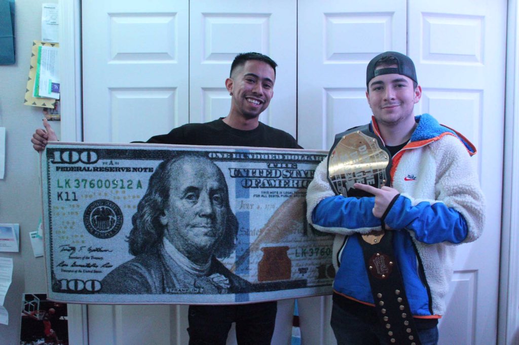 thetopicpodcast's tweet photo. Weekly picture with the Giant Benny Bill💵Episode 38 with @BrandonSipres is out on all platforms🙏🏼 https://t.co/JQNEluNdqY