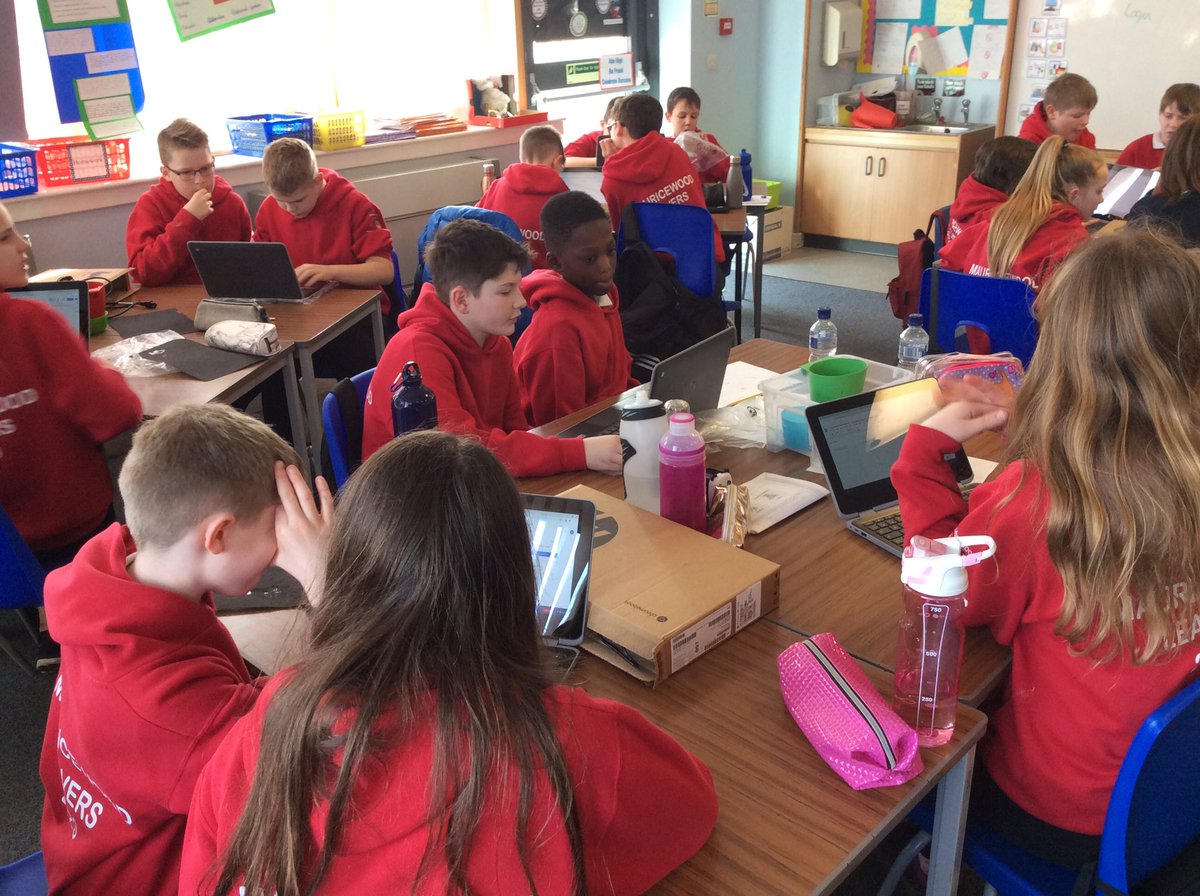 MauricewoodPS's tweet photo. #P7L were learning to use Google Classroom to complete their literacy tasks today https://t.co/CfcpeOTyIO