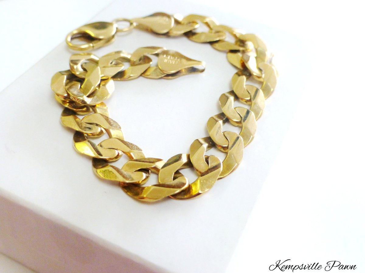 KempsvillePawn's tweet image. What Rhymes With Saving Money?!?!   Kempsville Pawn!!
#ShopWithUs #SaveAFewBucks #LookGoodForLess #DiscountJewelry #AffordableJewelry #GetMoreSpendLess #KempsvillePawn