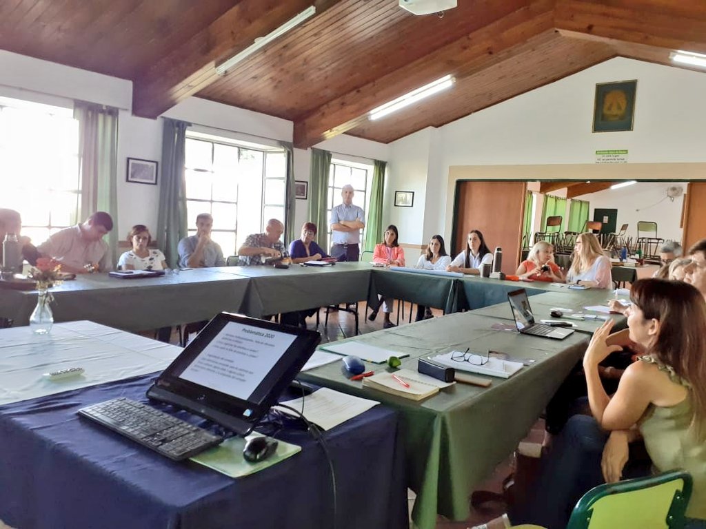 crea_arg's tweet photo. 🏁 🚸 Primera reunión del año para el Grupo CREA de Escuelas  "Los Fortines" en Saladillo 👩‍🏫 👨‍🏫 volvemos con todas las ganas para seguir generando herramientas de capacitación permanente para directivos, docentes y productores 💪🏻 #CREAEscuelas #Educación #SomosCREA https://t.co/LusyC2i1gi