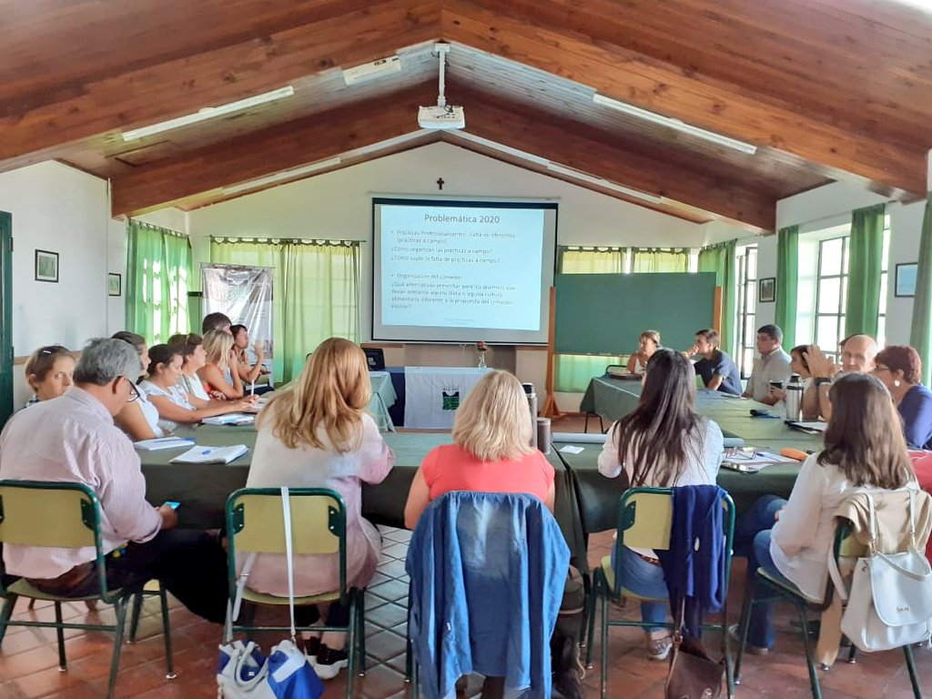 crea_arg's tweet photo. 🏁 🚸 Primera reunión del año para el Grupo CREA de Escuelas  "Los Fortines" en Saladillo 👩‍🏫 👨‍🏫 volvemos con todas las ganas para seguir generando herramientas de capacitación permanente para directivos, docentes y productores 💪🏻 #CREAEscuelas #Educación #SomosCREA https://t.co/LusyC2i1gi