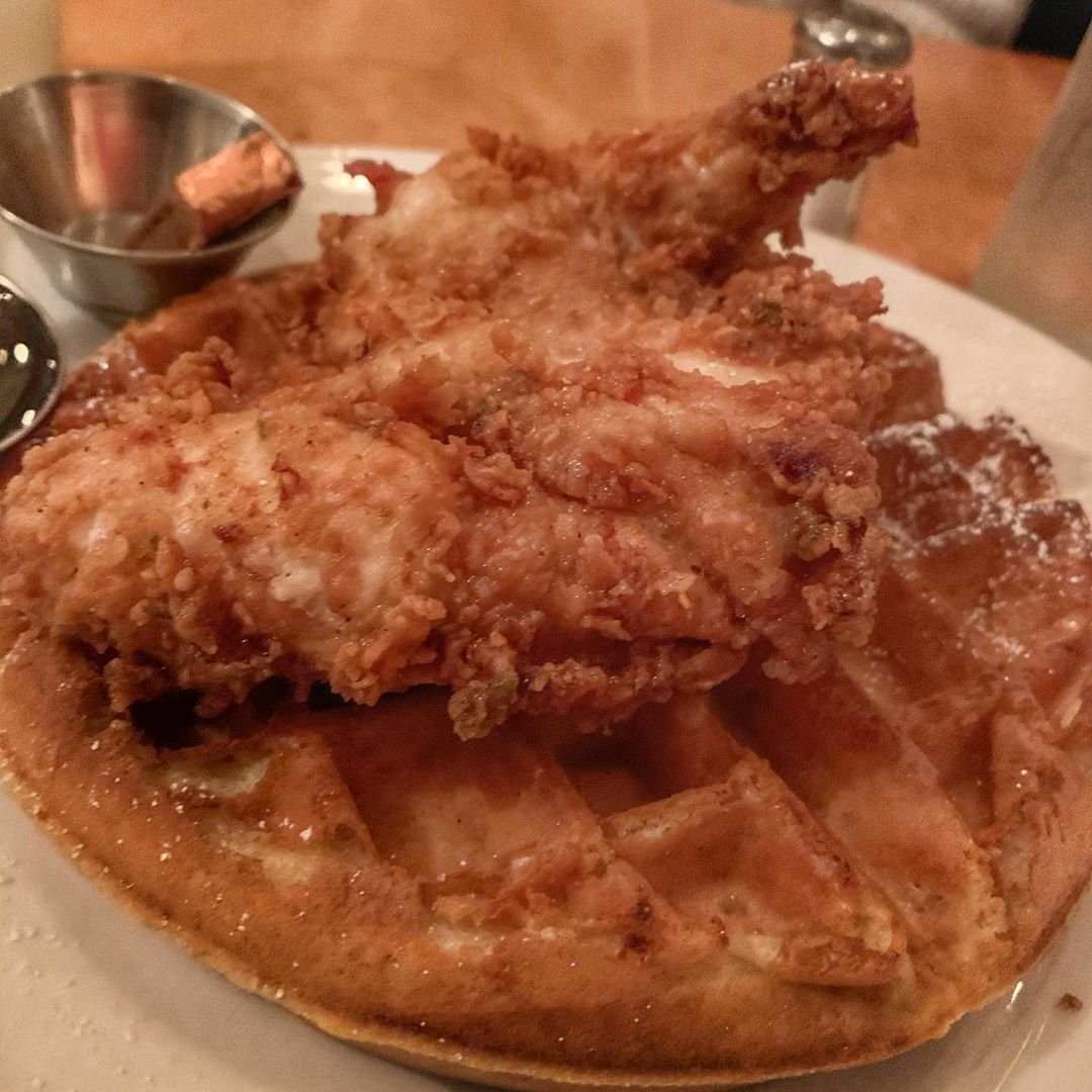 MemphisCafe's tweet photo. Look at @no_kanoeats fried chicken and waffles! 🤩 Match made in heaven 😇 https://t.co/2strpLAeMT