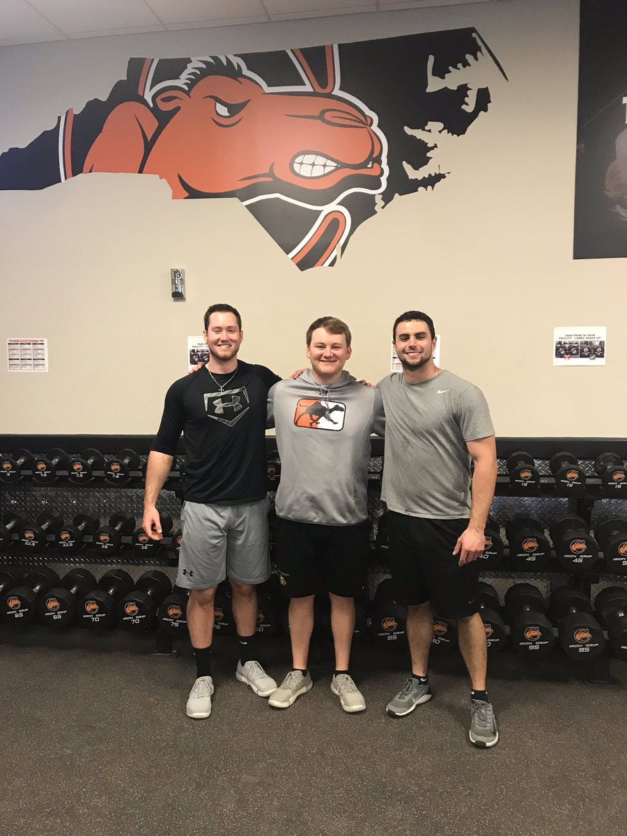 CoachMattRod's tweet photo. Always great having our #ProHumps guys around in the off-season to train. These DUDES busted their tails all winter long and it shows! Excited for them to get down to spring training and start the 2020 campaign. #Brotherhood  #SWOLEHumps https://t.co/OTL6aM41Z6