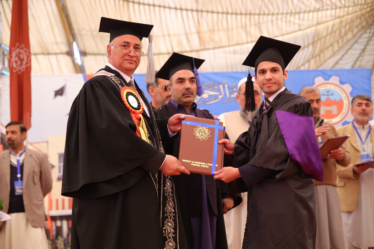 bangash_aarish's tweet photo. Special Day
#Convocation2k19 #UETPeshawar https://t.co/0rhi6etKVj