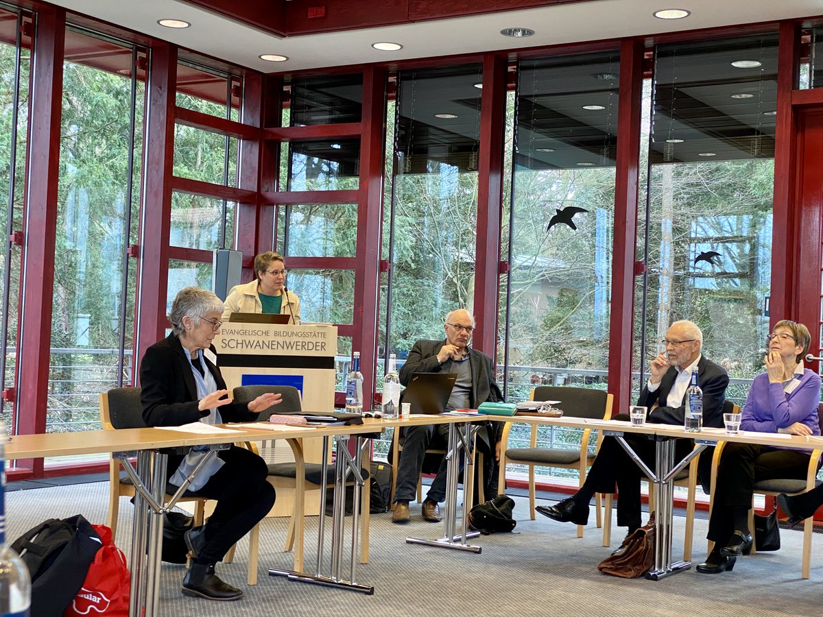 Vielen Dank an unsere diesjährigen Gäste für Ihr Kommen und Ihre wertvollen Beiträge  – M. Traußneck (<a href="/Uni_MR/">Philipps-Universität</a>), M. Strehler und D. Mensink vom <a href="/zdkonline/">ZdK</a>, <a href="/StefanieRentsch/">Stefanie Rentsch</a> vom <a href="/kirchentag_de/">Dt. Ev. Kirchentag</a> und Bischof Ch. Stäblein, @ekbo_de.