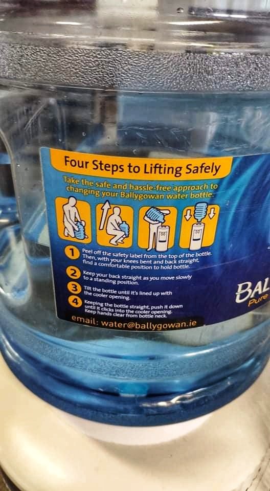 EIarajuli's tweet photo. Good information design on how to avoid back injuries when changing water bottles in the office! I find that the use of images together with written instructions works very well! π₯€π₯οΈ
#InfoDesignUCD
#officelife https://t.co/D0VED5WUbc