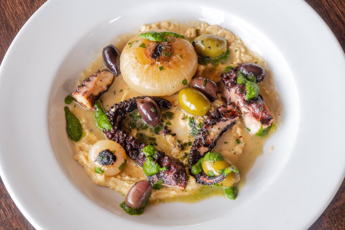 ShallowShaft's tweet photo. GRILLED OCTOPUS ❄️
Charred Vinegar Cippolinis, Green Olive, Oregano, Whipped Garbanzo #ShallowShaft #Foodie #FoodLover #Alta #Skiing #devourutah https://t.co/iJMCFWMWuA