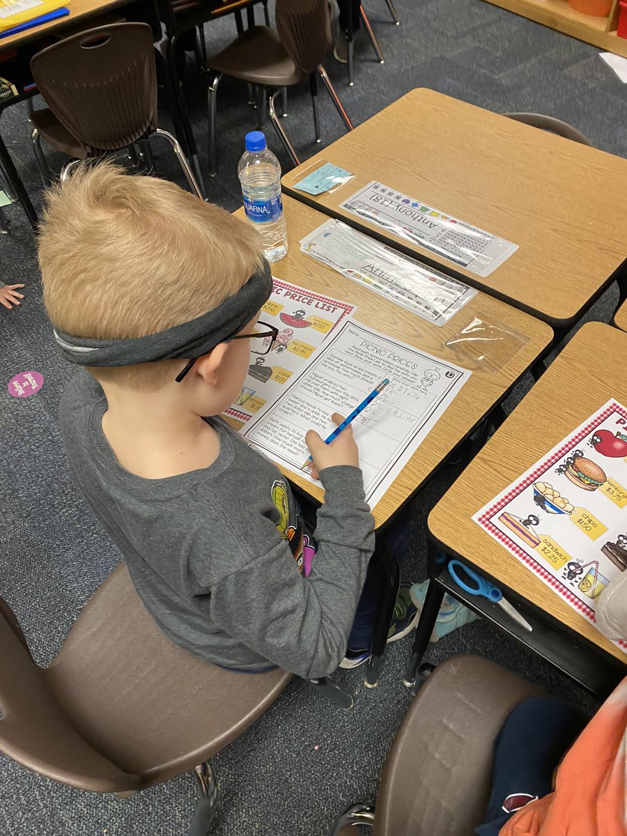 SweetlandsClass's tweet photo. We went on a picnic in math accel today to practice adding money! 💵 https://t.co/ZUAszZDEfR