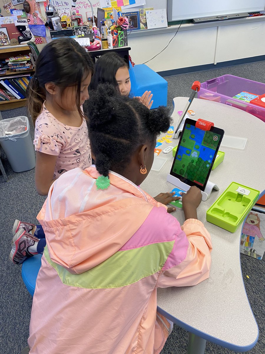 MrsDavisonTeach's tweet image. 1st &amp;amp; 3rd grade Google Buddies collaboration using @PlayOsmo #CodingAwbie what a great way to reinvent reading buddies. #RedlandsINTech #CodeREDlands @LugoniaRUSD @RedlandsSTEAM @RUSD_Instr_Tech