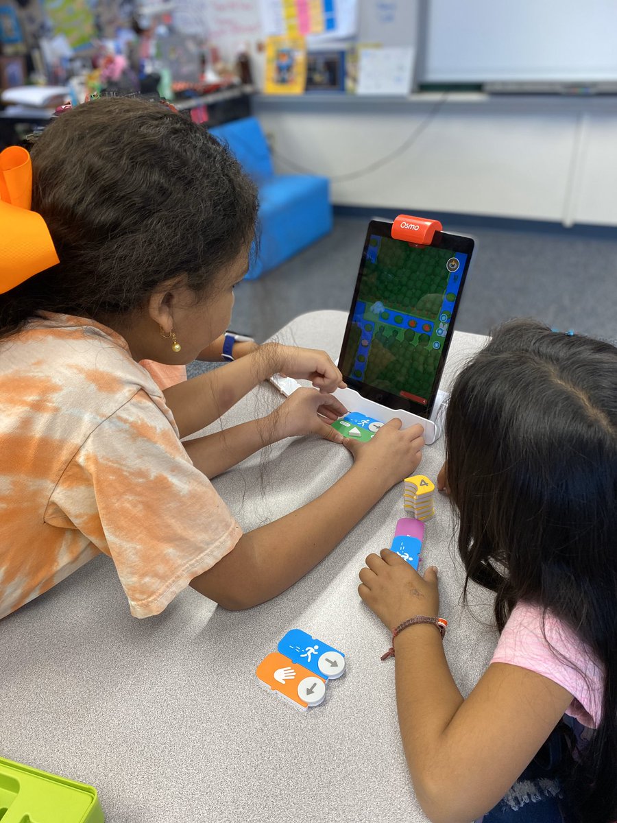 MrsDavisonTeach's tweet image. 1st &amp;amp; 3rd grade Google Buddies collaboration using @PlayOsmo #CodingAwbie what a great way to reinvent reading buddies. #RedlandsINTech #CodeREDlands @LugoniaRUSD @RedlandsSTEAM @RUSD_Instr_Tech