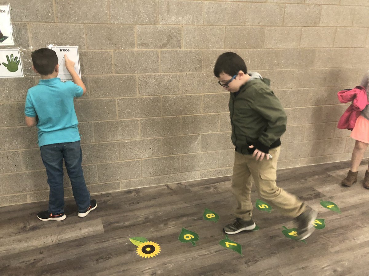 abschieni's tweet photo. Getting our brains ready to learn! @HumbleISD_GE #sensorypath #movement #wearegroves https://t.co/b3yKbLGSKx