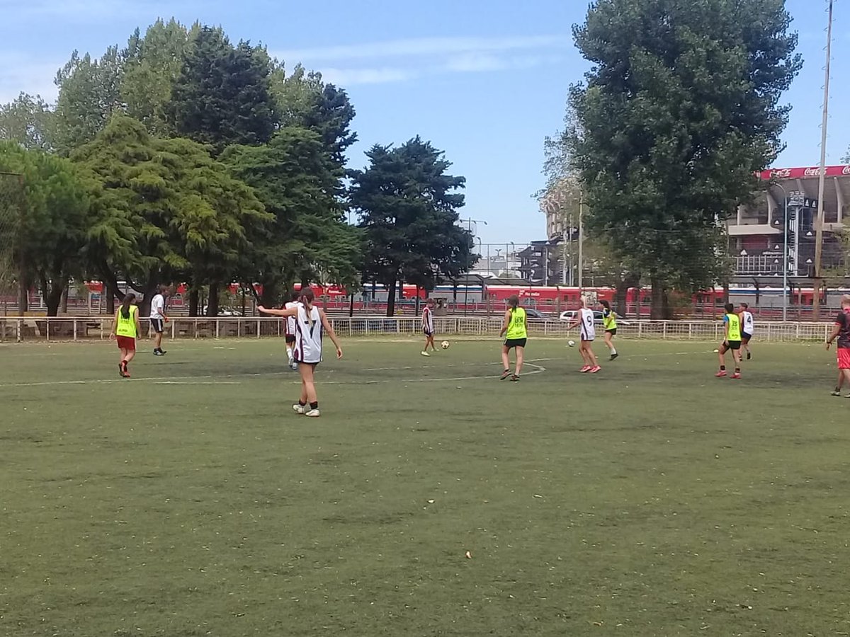 ubafutfemok's tweet photo. Postales del entrenamiento matutino de las #dragonasuniversitarias en @UBADeportes 

#somosdefe
#orgullouba
#vamoslaspibas https://t.co/1bKQh77RTt