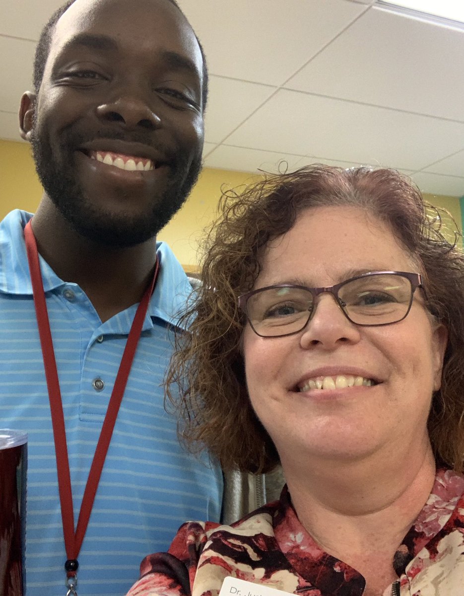 DeanJudyBeck's tweet photo. Great day at Barnwell Elementary hanging in Mr. Darius Ross’ classroom for inside recess (because it is raining yet again in South Carolina!). ⁦@USCAiken⁩ ⁦@usca_tfellows⁩ https://t.co/tmy0H72gXt