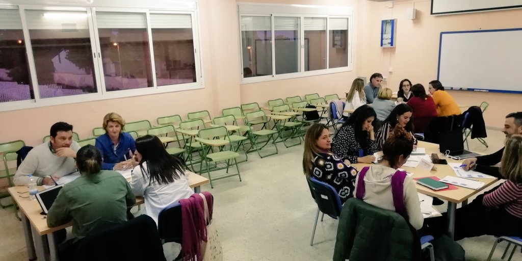 cepcastilleja's tweet image. Comienza la dinámica de trabajo con la presentación y recogida de expectativas de #EscuelasMentoras y sus telémacos, explicación de buenas experiencias y elaboración del plan de visita pedagógica entre telémacos y mentores @EducaAnd @FormacProfAnd