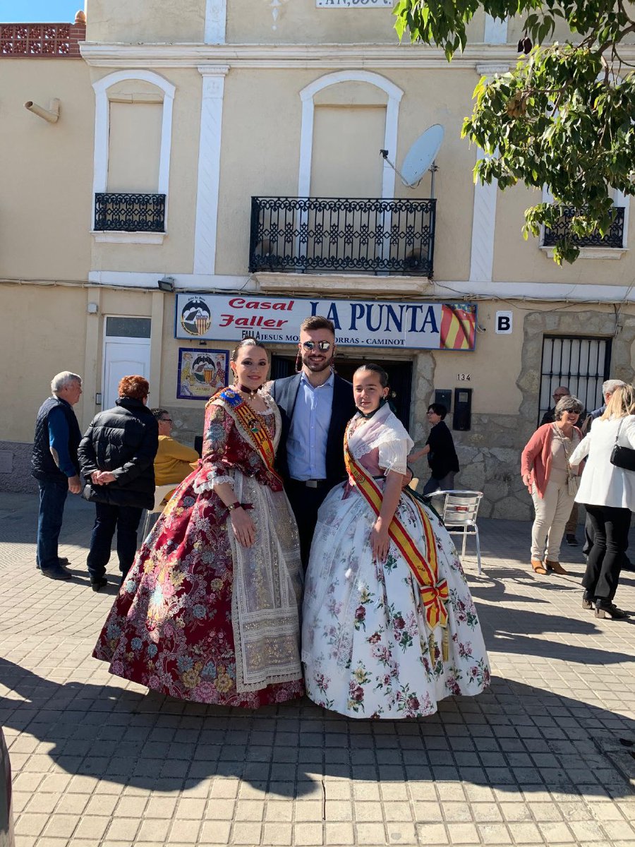 AjuntamentVLC's tweet image. 🔥 Diumenge participàrem en l'inici del programa d'actes fallers a #LaPunta, on vam acompanyar la Falla Jesús Morante Borràs-Caminot en el dinar dels seus Fallers d’Honor ✨. Ja no queda res perquè comencen les #Falles20! 💥