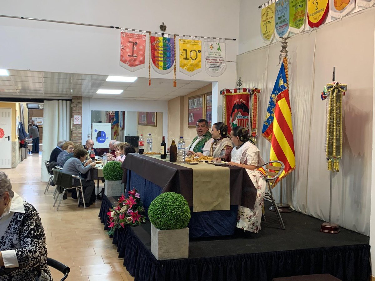 AjuntamentVLC's tweet image. 🔥 Diumenge participàrem en l'inici del programa d'actes fallers a #LaPunta, on vam acompanyar la Falla Jesús Morante Borràs-Caminot en el dinar dels seus Fallers d’Honor ✨. Ja no queda res perquè comencen les #Falles20! 💥