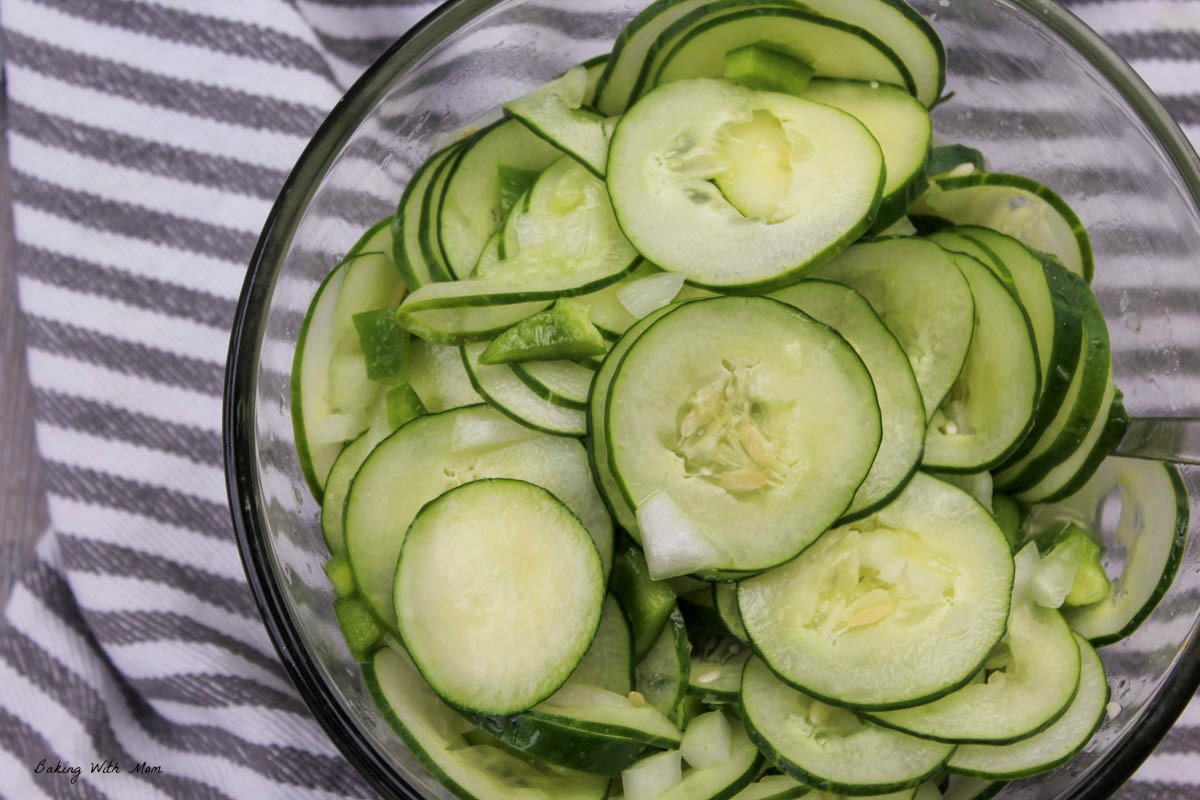 BakingWithMom's tweet photo. Easy Cucumber Salad topped with a tangy dressing #Salad #vegetables #mealtime 
https://t.co/N9Ml88cRE3 https://t.co/l7U0qP1n1W