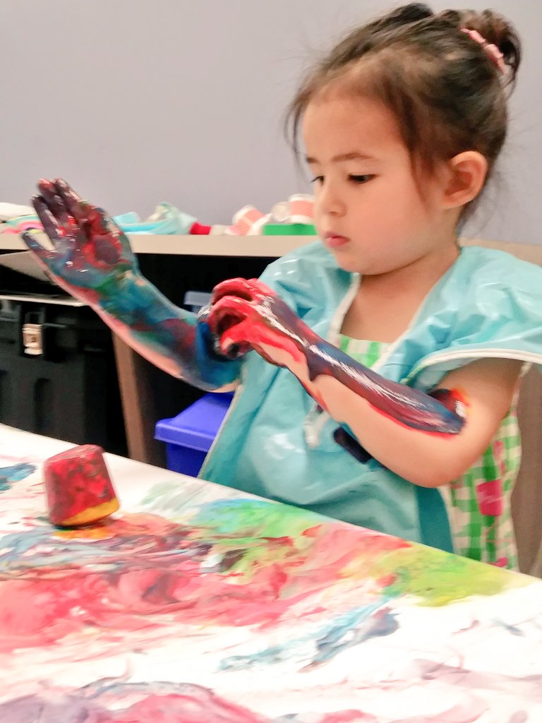 mollykcollier's tweet photo. Frozen paint: sometimes it's fun to paint the paper, other times it's good for your arm. #mvlittles #LetsMakeAMess #sensoryart https://t.co/b8zKcS0drO