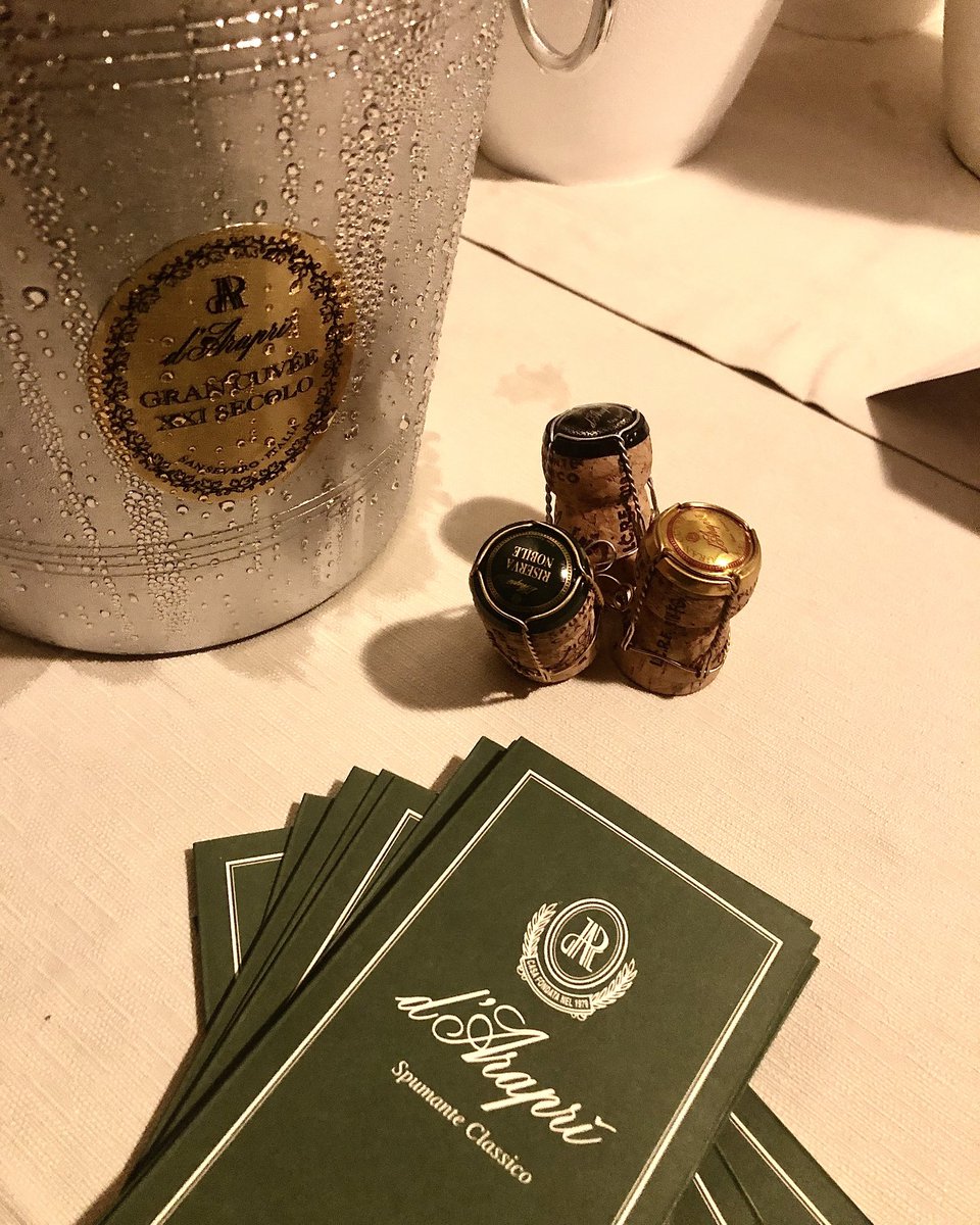 dArapriSpumanti's tweet photo. #metodoclassico di #puglia #bollicinedauveitaliane #enjoydarapri #italianbubbles #sparkleitalianwine ph #danielerapini https://t.co/ronU4wDirJ