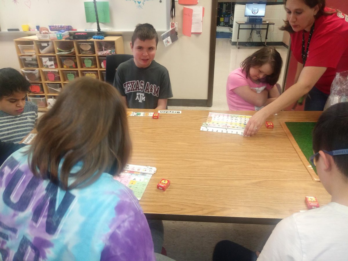 TJHS_Tara's tweet photo. Science experiment + communication board- Can raisins dance??? https://t.co/Fao0tMIbWi