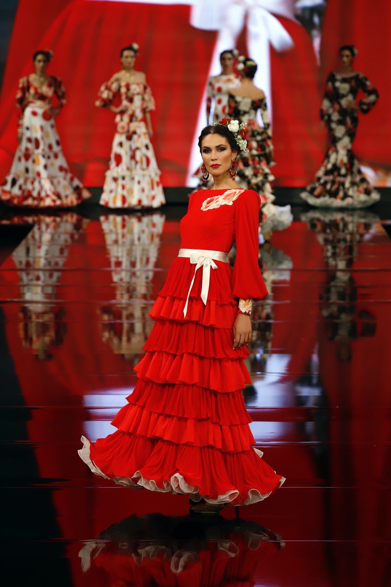 "Si dudas, abre el armario y ponte el VESTIDO ROJO"
Ya puedes descubrir en nuestra tienda de AYAMONTE y en la TIENDA ONLINE la nueva colección 2020, la cual mantiene nuestros principales valores: ARTESANÍA, DISEÑO, CALIDAD, ELEGANCIA y VERSATILIDAD.
carmenvega.com