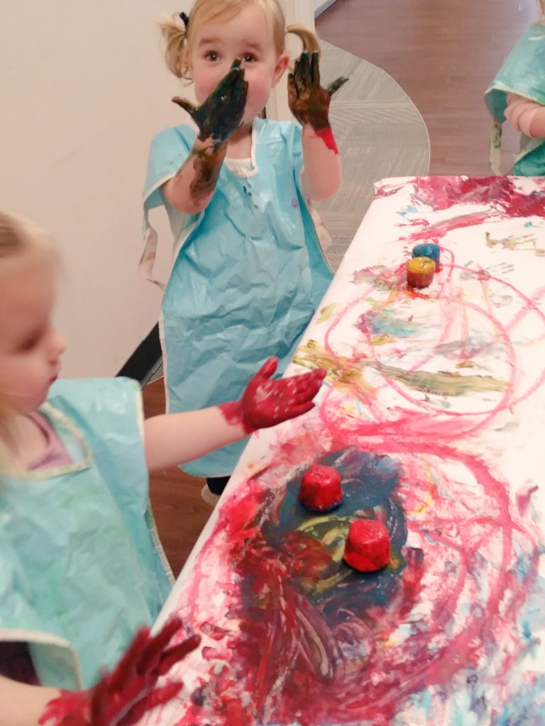 mollykcollier's tweet photo. We had so much fun painting w frozen paint, feeling the texture, temperature and seeing what colors we could make. #mvlittles #LetsMakeAMess https://t.co/NMEje3K73H