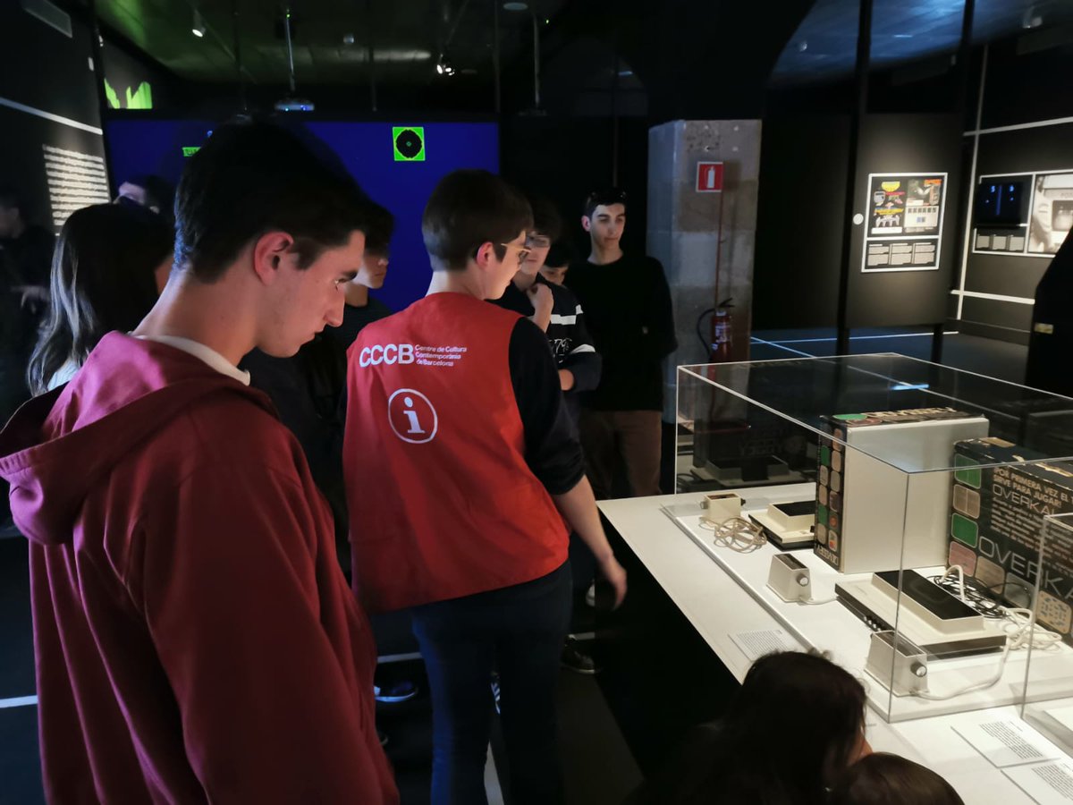CosmoCaixa's tweet photo. ¡Nuestros #CosmoExplainers del trimestre continúan su formación! Hoy visitan @cececebe para disfrutar de su nueva exposición “ #gameplayCCCB - cultura del videojuego” https://t.co/HE8FNfenLf