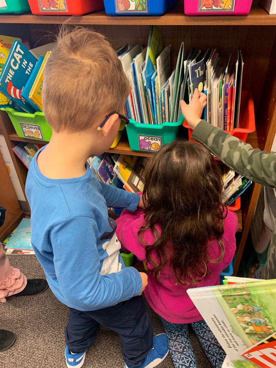 mrsbryantsbunch's tweet photo. Today each kiddo got a book menu and it took our shopping for books to a whole new level! These Kinder Roos are ready to read. #whymme #whywisd #KinderRoos https://t.co/AhInHrPQwB