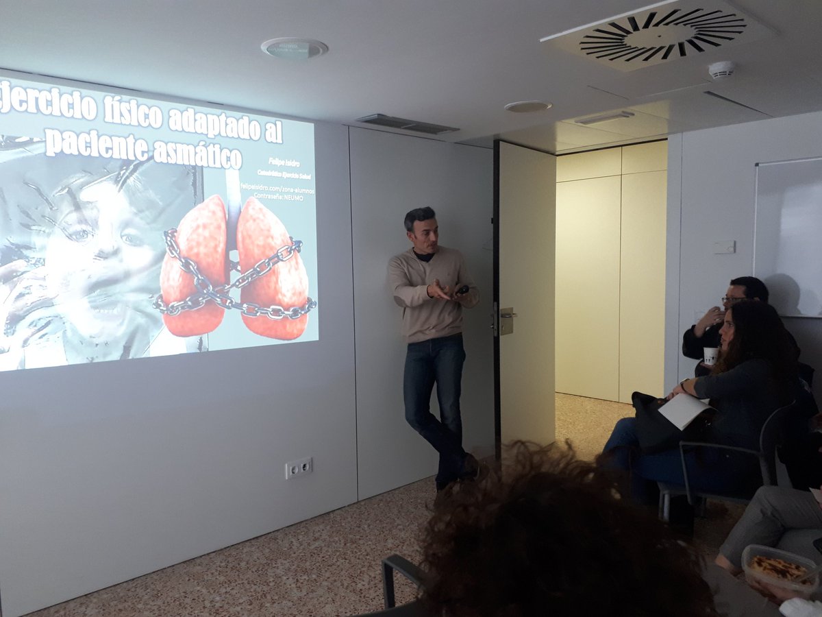 Hablamos de actividad fisica y ejercicio en pacientes con asma grave. Gracias al Dr. <a href="/felipeisidro13/">Felipe Isidro</a> por participar en las sesiones de la UFASMA <a href="/Bellvitge_asma/">Bellvitge_Asma</a> <a href="/hbellvitge/">Hospital Universitari Bellvitge | HUB</a> <a href="/pneumobell/">Pneumobellvitge</a> y al equipo de GSK por hacerlo posible.
