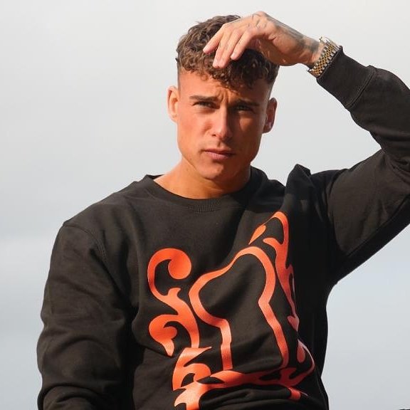 EYK_Clothing's tweet photo. Cool, Calm, Collected | https://t.co/CZpMXTzBMu
°
°
#EstablishYourKingdom #CreateYourOwnSystem #StreetBrand #FashionPhoto #HighFashion #OOTD #LookOfTheDay #LookBook #FashionBloggers #UnisexStreetwear #MenswearDaily #BigDrip #EYK #Keyhole #Fashionista https://t.co/Jx1Wh196AU