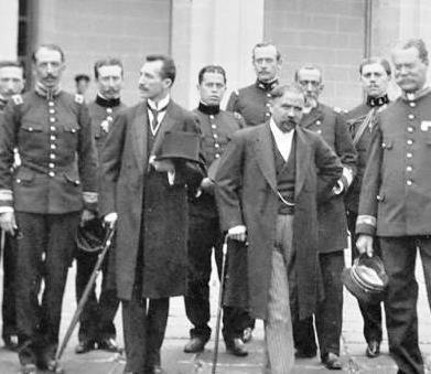 EnoeUranga_'s tweet photo. La #QuincenaTrágica del #GeneralPinoSuárez y su amigo "Fransisco" #Madero
Así la historia oficial según la #4ta.
#Tranformando van. #NiModo https://t.co/6DrdNRqbCT