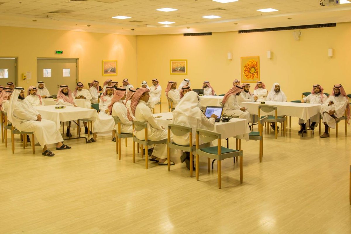 التربية الخاصة تنفذ برنامج تدريبي يستهدف رواد النشاط بمعاهد وبرامج التربية الخاصة بحضور (50) معلم من رواد النشاط وذلك بمستشفى عبداللطيف جميل على مدار يومين واشتمل على العديد من ورش العمل والأوراق العلمية المميزة.
#تعليم_جدة