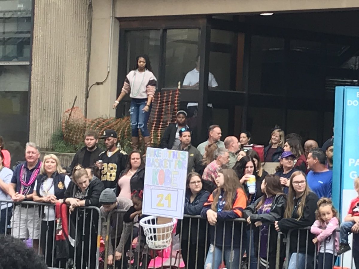 JohnSharp99's tweet image. Respect to #KobeByrant along the Mobile #MardiGras parade route.