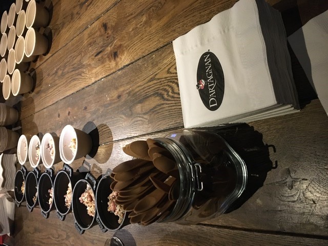 Georgettespoon's tweet photo. Magnifique soirée Toujours émouvant de voir toutes ces personnes manger avec GEORGETTE 😉😊
D’artagnan Cassoulet War https://t.co/44KA3DFMNQ