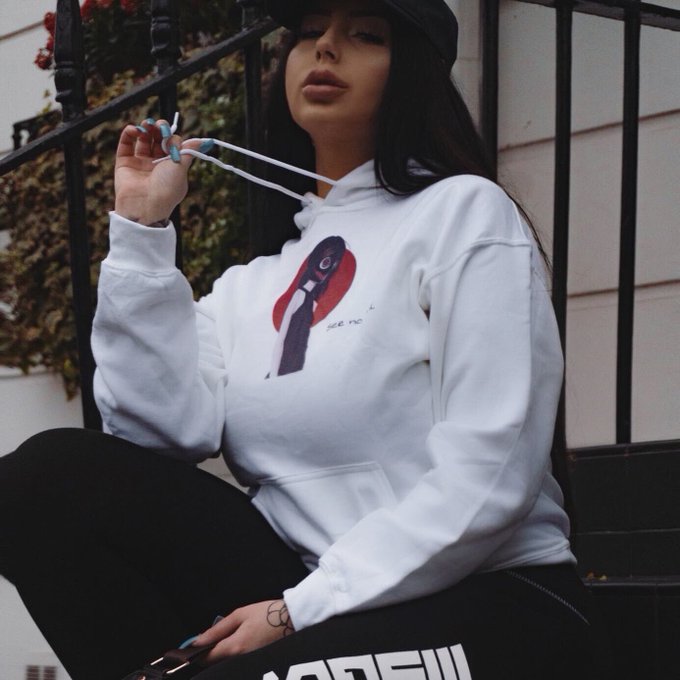 I can do fashion too 😛 https://t.co/RRwWt7Q6tp