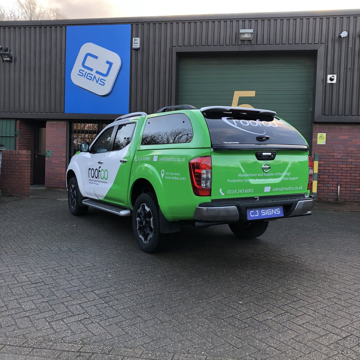 CJSignsLtd's tweet photo. Tidy part wrap design added to this @NissanUK #Navara for Roof Co.
Completed using @HexisUKLtd #partwrap #hexis #green #laidnotsprayed #carwrap #cargraphics #sheffieldbusiness #sheffieldissuper https://t.co/A8dfQ3ZYWH