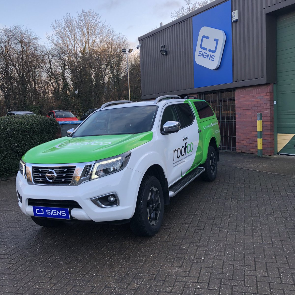 CJSignsLtd's tweet photo. Tidy part wrap design added to this @NissanUK #Navara for Roof Co.
Completed using @HexisUKLtd #partwrap #hexis #green #laidnotsprayed #carwrap #cargraphics #sheffieldbusiness #sheffieldissuper https://t.co/A8dfQ3ZYWH