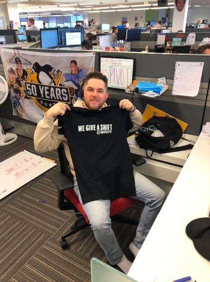 deputyapp's tweet image. A big shoutout to a few of the @ADP reps that crushed it selling Deputy last month. Thanks for sharing these pictures with your new Deputy t-shirts! 👏💯⭐

#ADPMarketplace #ADPPartner