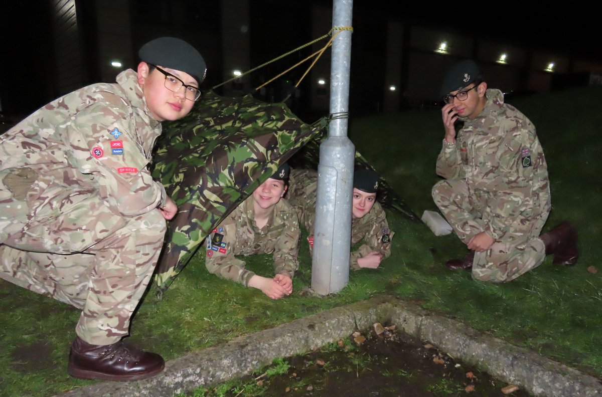 Wollpark30's tweet photo. On a bitterly cold evening, six stalwart members of the Rotary Club of Wollaton Park Rotary Club visited the Army Cadet Force (ACF @ArmyCadetsUK) on Wigman Road in Nottingham. Read more about our facinating visit on our Facebook page: https://t.co/WS0RWb1ew8

 #Rotary #acf https://t.co/E6sOW3qEiz