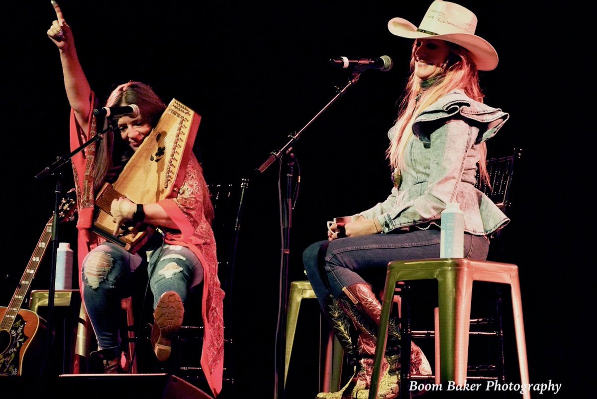 nodepression's tweet photo. Taste the Wide-Ranging âBox of Chocolatesâ Aboard the Outlaw Country Cruise #OCC5 - See the photos and read the reviews from the cruise! @amosperrine @outlawcruise https://t.co/Zr0Zmy5SOY https://t.co/NzZajhQ3Xn