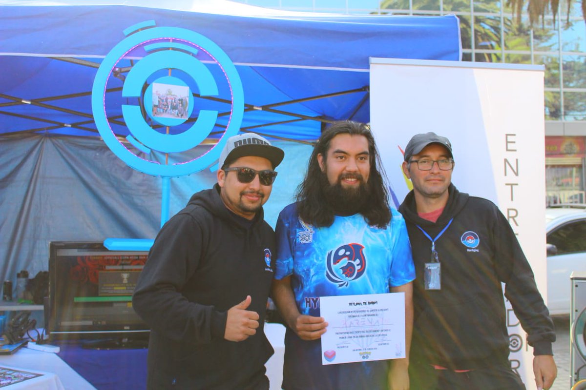 Krydos_PoGo's tweet photo. El domingo recién pasado KillTheKing1711 obtuvo una increíble victoria 7-0 en San Antonio, Chile (https://t.co/seml1Qfkua). Comenzó el torneo como Rival y ¡ahora esta cerca de Ace! Revisen sus oponentes para que vean la proeza que consiguió 👀
¿Conocen otros casos similares? 👇🏼 https://t.co/lI7O5tXJ9r