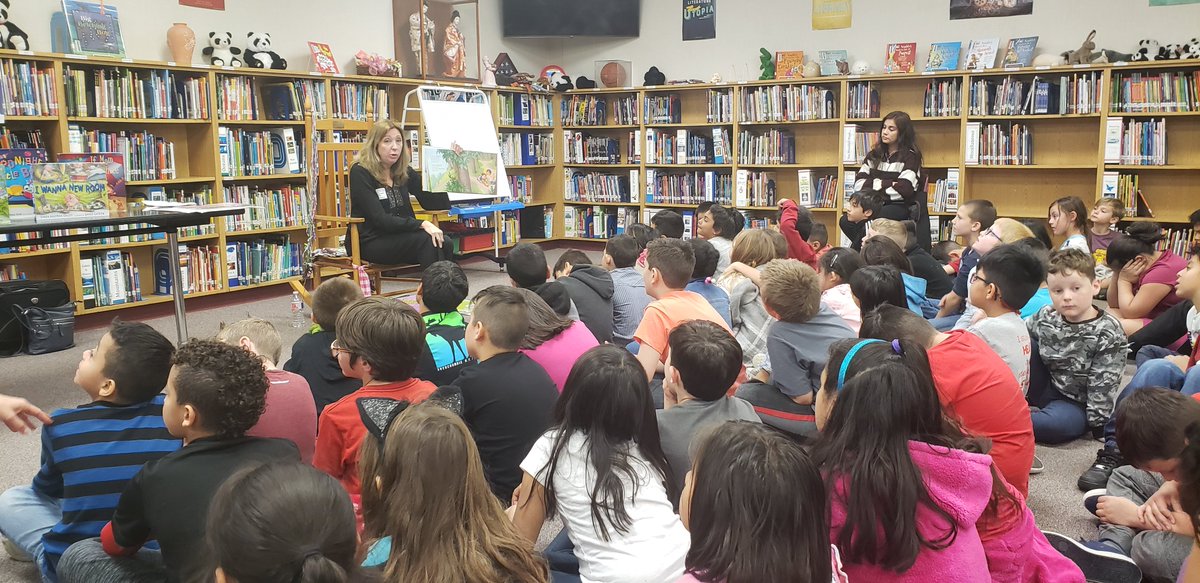 MarieMLopez74's tweet photo. 📚Our little Cougars enjoying Karen Kaufman. #authorsvisit #IWANNAIGUANA https://t.co/gQMfrBU5M0