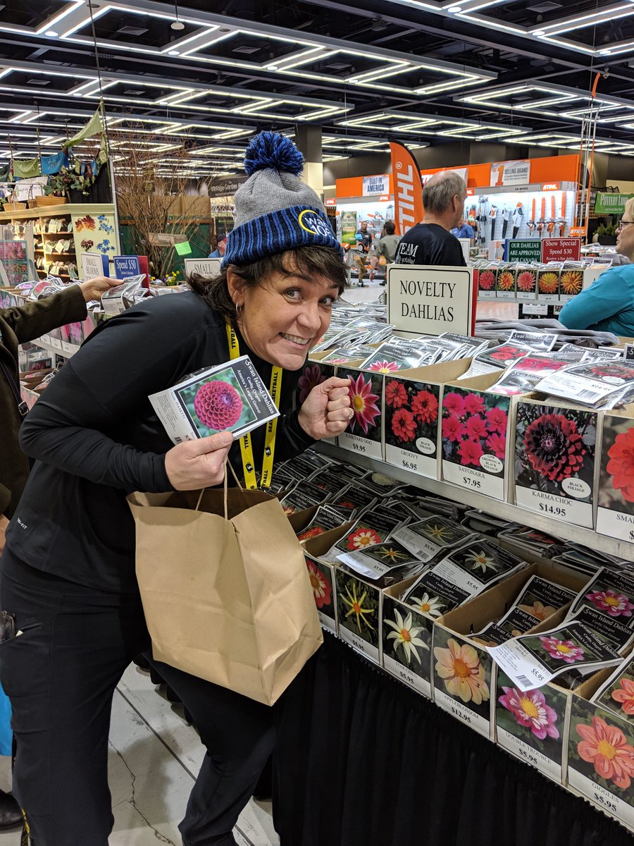 Warm1069's tweet photo. The @NWFGS opening day is tomorrow, and we're just a little excited. Check out wonderful exhibits from local growers, or pick out your own flower bulbs to grow yourself!
Tag us #WARM1069 with your favorites. 🌷💐🌼 https://t.co/5nfp5kAt1d