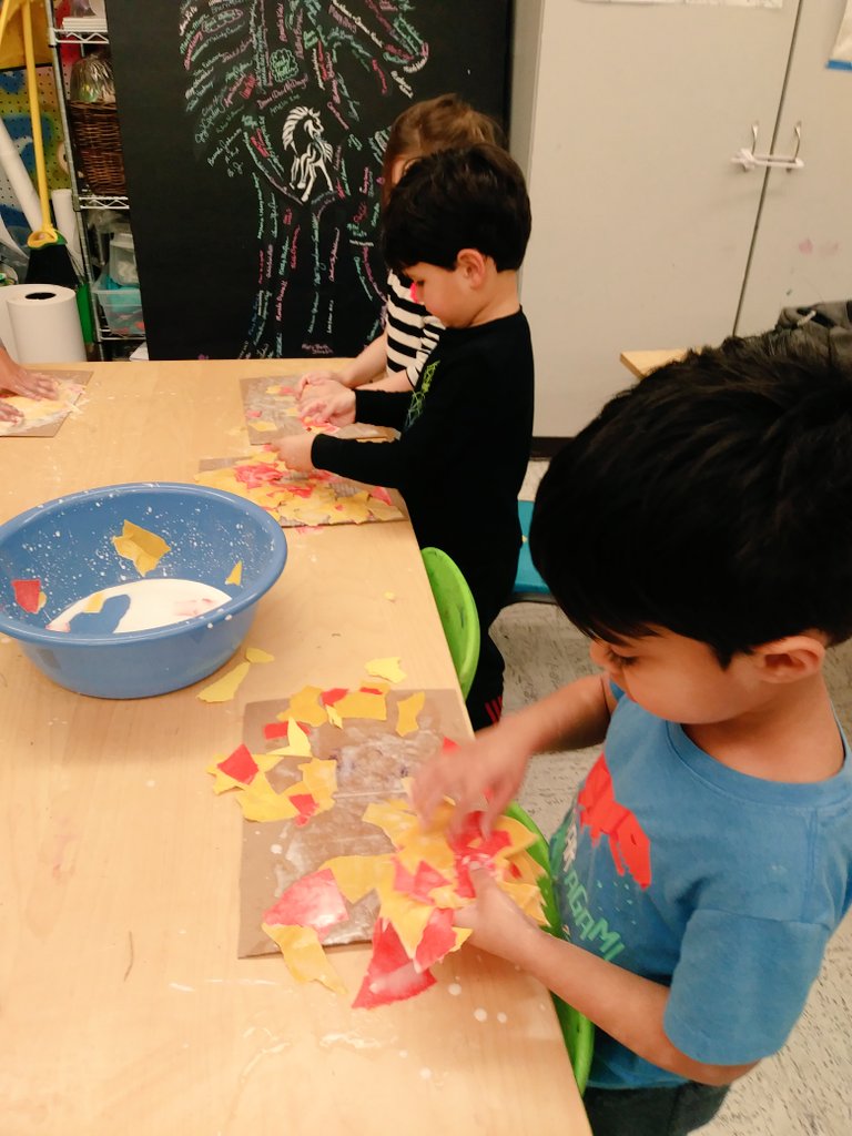 mollykcollier's tweet photo. Making paper sculptures in #LetsMakeAMess #Mvlittles https://t.co/iEipweEpIS