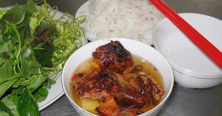 _mielf's tweet photo. Bún chả Hà Nội Obama ăn còn khen nhé. Hàn làm gì có mà ăn, nhỉ. Tội :)))))))))))))
#ApologizeToVietNam
#KoreansStopLying
#표준말투와_내말투를_비교해보자 https://t.co/V0NB36wMpT