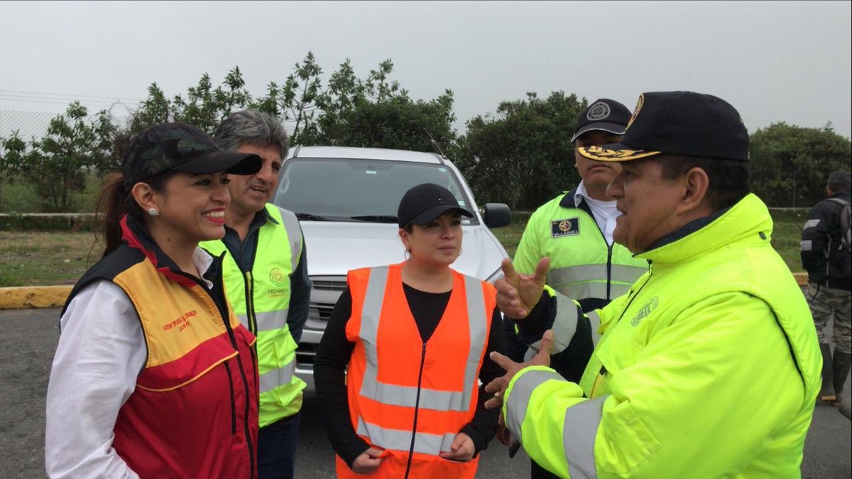 PaolaPabonC's tweet photo. He concluido el recorrido de las vías Mitad del Mundo -Río Blanco y Alóag -Unión del Tocachi; recomiendo a los usuarios utilizar la vía Alóag, ya que tiene menor carga vehicular. La @PichinchaGob y la @CTEcuador trabajando juntos por una #PichinchaSegura @RADIOZARACAY https://t.co/WhrNOlVVhz